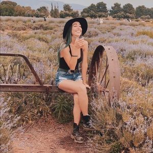 Meet your Posher, Celeste